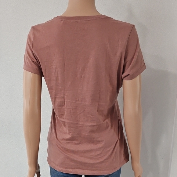 Guess Women's Mauve Short Sleeve Tee - Picture 5 of 6